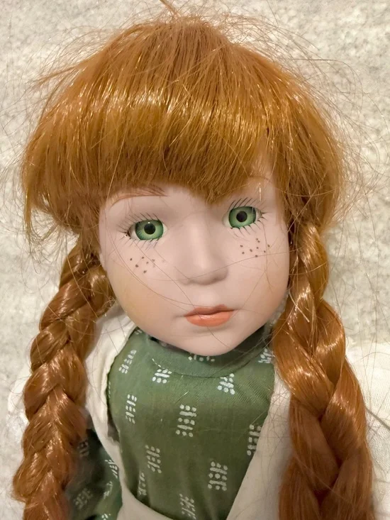 16โ Anne of Green Gables porcelain doll - Picture 3 of 11